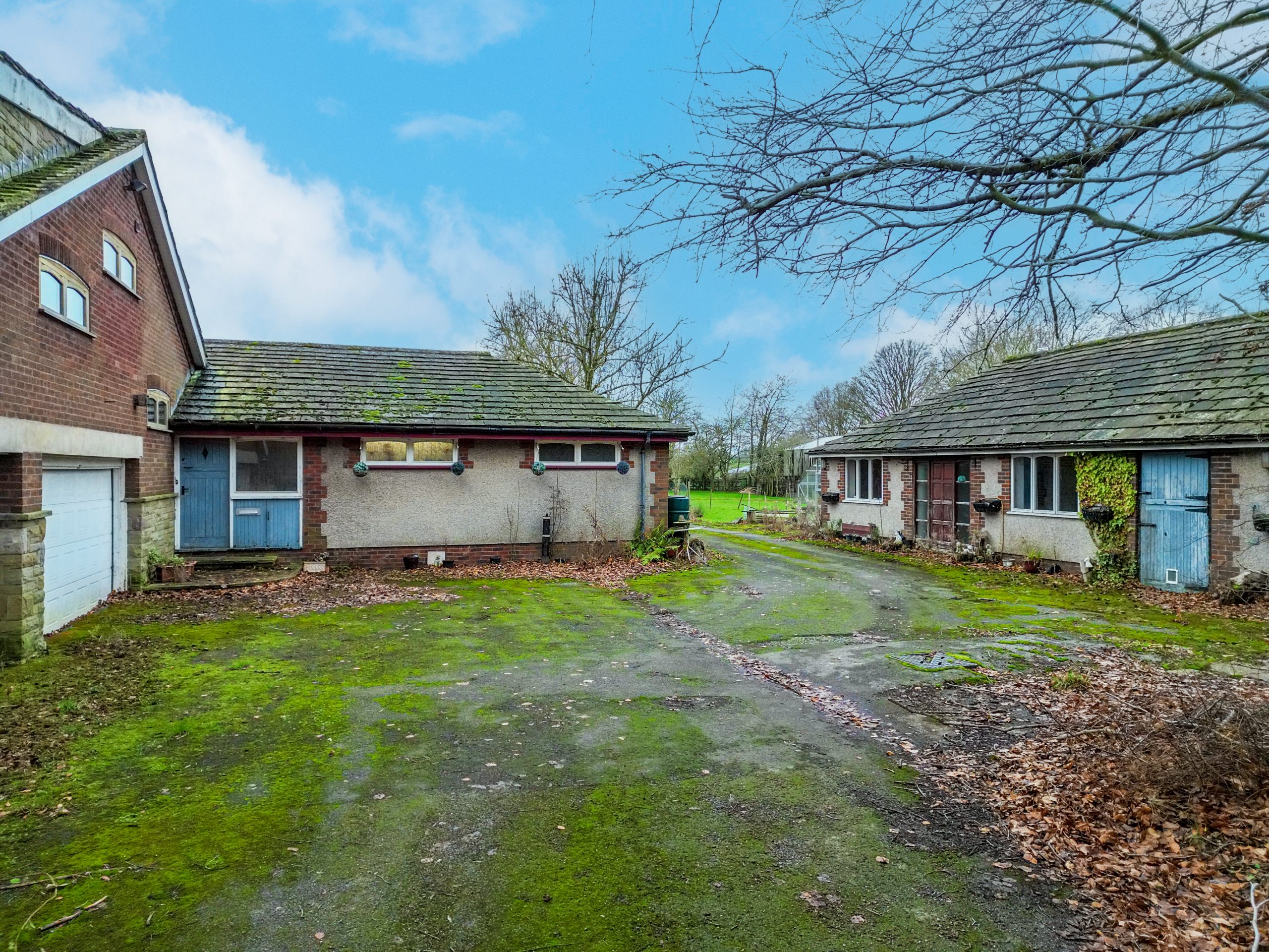 6 Bed, 5 Bath Property For Sale in Rookery Farm Buxton Road, Congleton ...