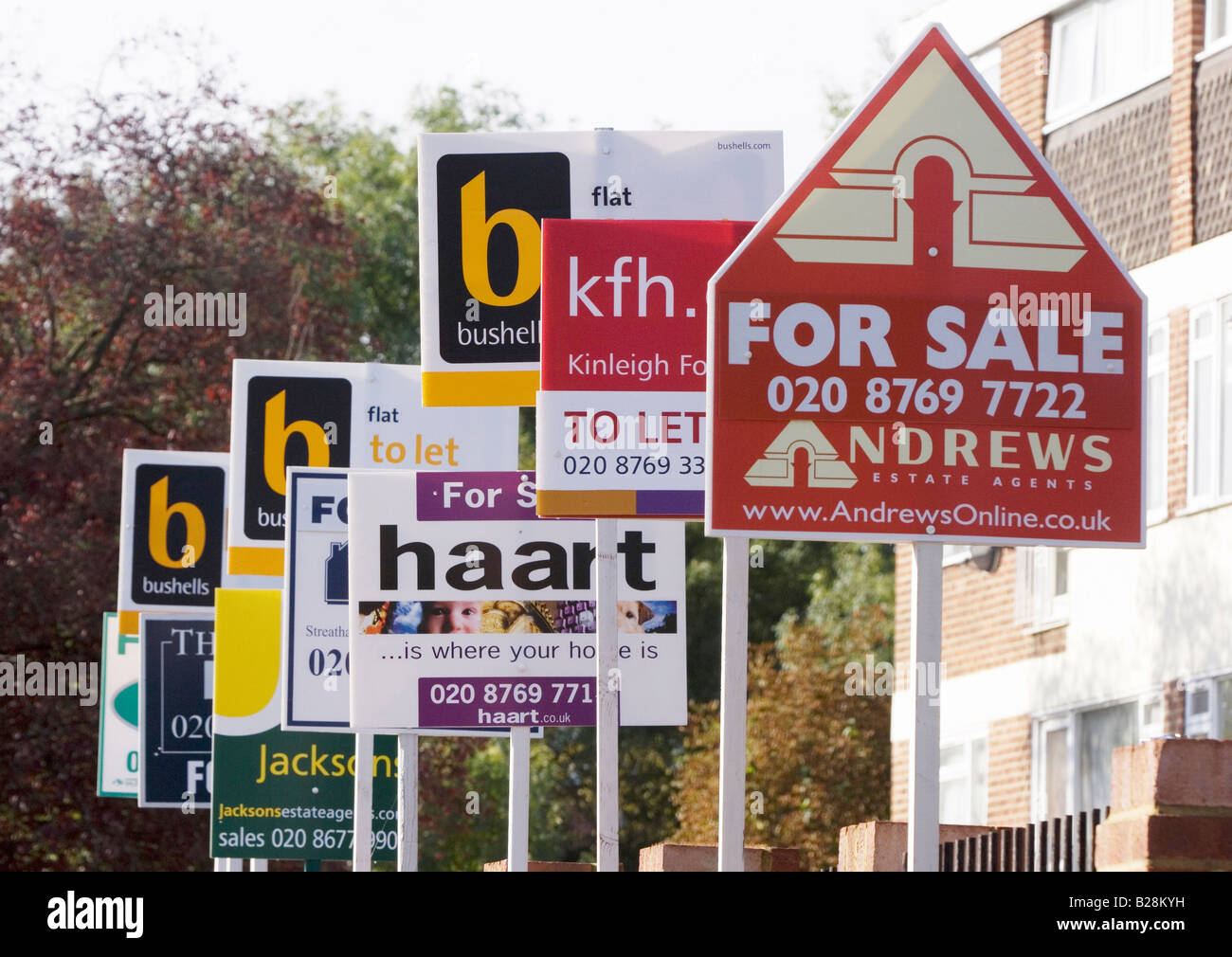 UK house prices rise in February as chancellor avoids ‘negative speculation’